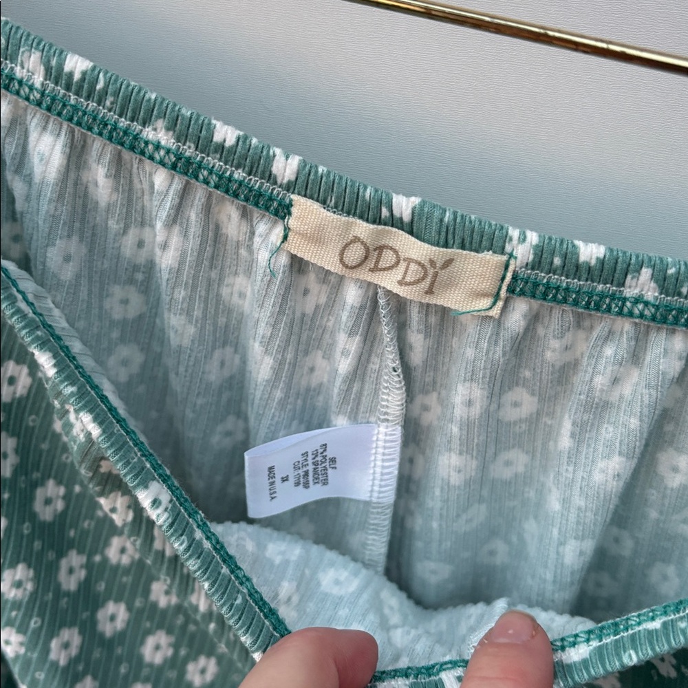 ODDY RUFFLE CASUAL SHORTS! 3X - Picture 3 of 4